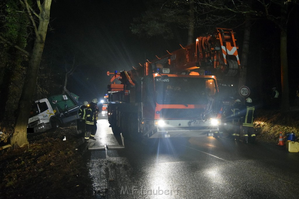 Container LKW umgestuerzt Koeln Brueck Bruecker- Dellbruecker Mauspfad P397.JPG - Miklos Laubert